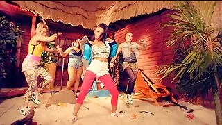 Due troie voglio vedere un film hard gratis sul letto, a turno, saltano sul cazzo