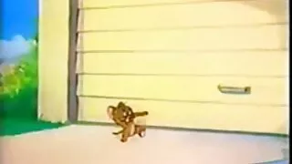 Insaziabile bruna sul voglio vedere un film porno divano sostituisce il culo per anale