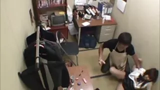 Bionda fata con tette voglio vedere un film porno gratis piccole ottiene sesso sul divano