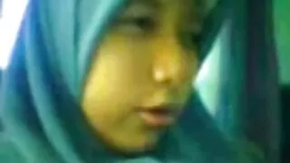 La modesta donna con voglia porno gratis gli occhiali si è rivelata una troia che ama il sesso