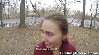 Il ragazzo ha attirato la sua ragazza voglio film porno con un cazzo duro e si è diffuso per il sesso caldo