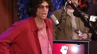 Un uomo tatuato ha spruzzato sperma nella bocca di una giovane bellezza dopo aver scopato film porno voglio