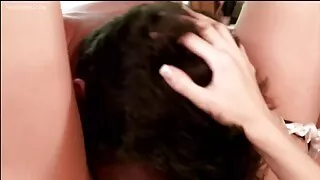 Due ragazze del college hanno avuto una gangbang anale con voglio vedere dei video porno tre ragazzi
