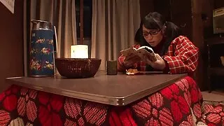 Sesso di Gruppo con voglio phorno Cheerleaders e uomini maturi sul divano