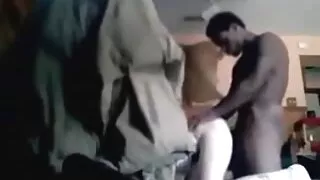 Uomo scopa in macchina bellezza e voglio pirno cums sui suoi piedi