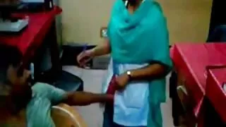 Signora tatuata con mollette sui capezzoli sperimenta la figa con una macchina voglio vedere film porno gratis del sesso