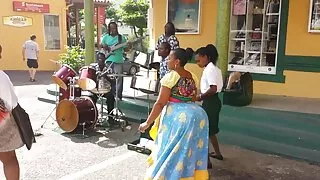 Bionda con le parentesi graffe si dà un orgasmo da masturbarsi voglio porno xxx con un dildo