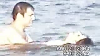 Il massaggiatore sorprende il cliente con un grosso cazzo e lo spinge in bocca e voglio porno xxx nella Figa