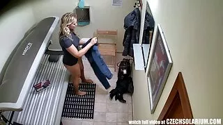 Atleta in mutandine bianche voglio un video porno POV fa un pompino sbavante